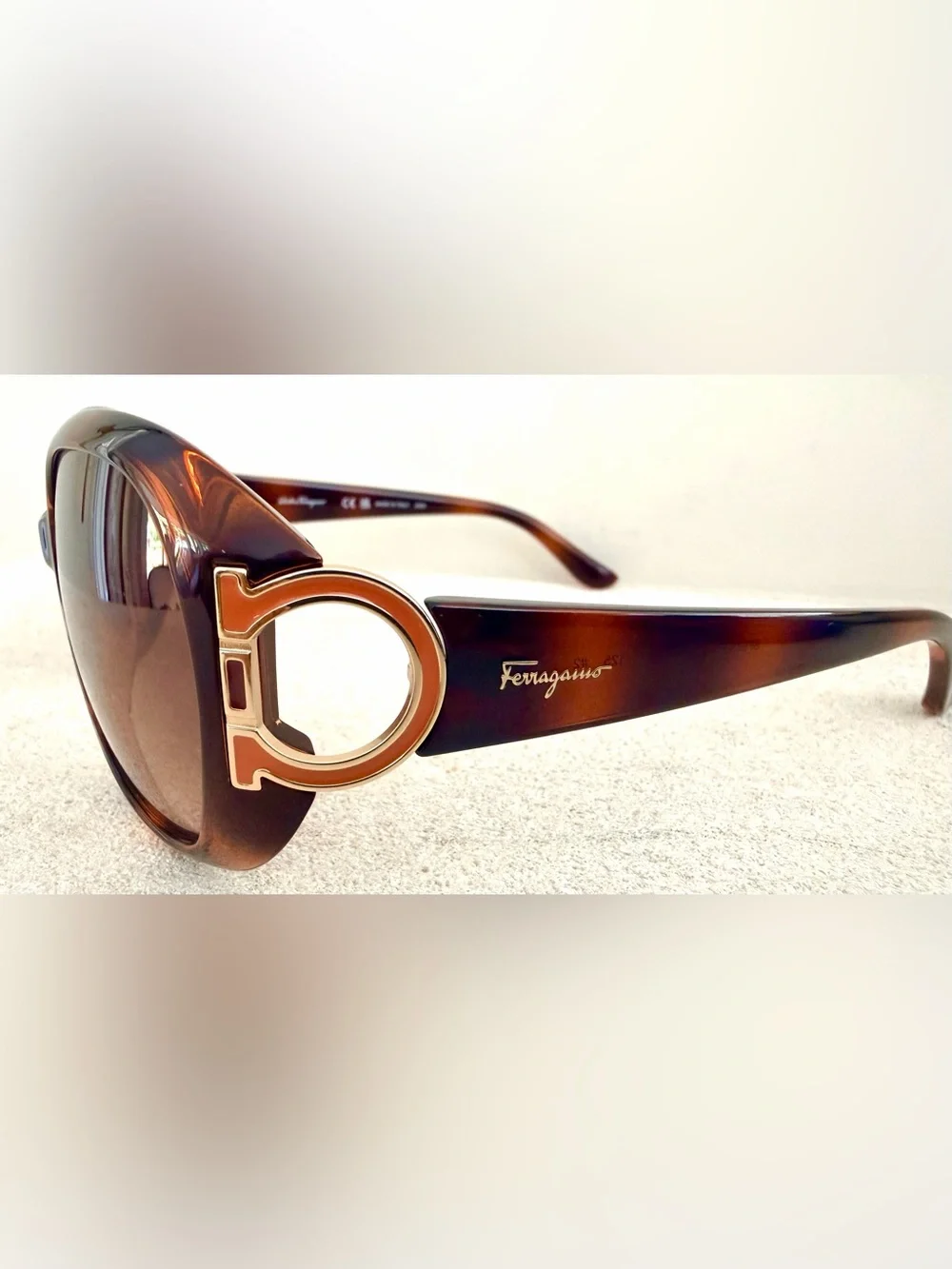 FERRAGAMO SF668S Gancini Oversized Tortoise Sunglasses NEW Full Inclusion